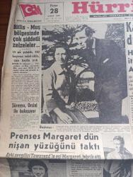 Hürriyet Gazetesi - Turkish Newspaper - 28 Şubat 1960 -  Mübarek Ramazan -Kavgayı Önlemek İçin Meclis Dün 15 Dakika Tatil Edildi - Hadise CHP'den Mustafa Saraç'ın İthamlarına Cevap Veren Sebati Ataman'ın Bir Sözü Üzerine Çıktı - Prenses Margaret Dün Anthony Armstrong ileNişan Yüzüğünü Taktı fotoğraf - Bitlis Muş Bölgesinde Çok Şiddetli Zelzeler - Celal Bayar Tahran'da İki Gün Kalacak - Yabancı Sermaye Yatırımı Hollandalılar Başta Geliyor - İtalya'da Yeni Kabine Solcuların Kuvvetlenmesine Sebep Olacak -  Beni Bırakma Aşk Romanı Yazan Harold Robbins Yazı Dizisi - Fransa Cezaevinde Oynanan Oyun - Carly Chessman'ın İdamını Tehir Eden Vali Güç Durumda - Kalp Aldanmaz Aşk Ve Macera Romanı Çizen Faruk Geç - Ayşe Nana Hadisesi Bir Dava Mevzuu Oldu - Yılların Ardından Yazan Muazzez Tahsin Berkand Yazı Dizisi - Ford Fairlame 500 ve Anglia otomobil Otomobil - Fenerbahçe Adaleti Penaltı Golü İle Yendi fotoğraf-  Futbol Federasyonu Reisi Faik Gökay Dün Bir Beyanat Verdi - Fatoş Çizgi Roman