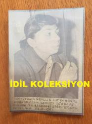 ATATÜRK'ÜN 100'ÜNCÜ DOĞUM YILI NEDENİYLE HAZIRLANAN ''100. YILDA GENÇLİK İLE SOHBET'' DİZİSİNDE KONUKLARDAN SİBEL ERKOÇ'UN ÇEKİLMİŞ ORİJİNAL AJANS-BASIN FOTOĞRAFI - 15 x 11 cm EBADINDA - MAYIS 1981