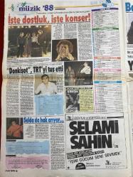HAFTA SONU EKSTRA GAZETESİ DOĞUM GÜNÜ HEDİYESİ  ( Turkish Newspaper ) - 30 EYLÜL 1988 - TAM TAKIM 8 SAYFADIR -Dursel Dalkılıç-Gül Gülenmen-Davut Okyay-Zehra Eren-Selçuk Eren-Murat Tüfekçi-Burçin Tüfekçi-Tülay Karatay-Suna Metin-Bül Özman-Yavuz Mitel-Nalan Ögül-Tülay Akarsu-Mehmet Tuna-Melda Tuna-Tuğana Gebar-Nilgün Çumralı-Ayşegül Çavuşoğlu-Sermin Çapa-Şule Çavuşoğlu-Muzaffer Galeride-Ayşe Kula-Şakir Koca-Toycu-Şebnem Lalay-Leyla Lalay-Aylin Aydın-Kemal Mesli-Ebibe Dolu-Nilüfer Demren-Selma Tahmer Bilen-Be Bek Ortaylar-Gülser Yılmazer-Selma Kasapoğlu-Fatoş Umutlar-İlker Şenler-Erken Onur-Ayşen Erdal-Lütfü Erdal-Süreyya Erdal-Ülkü Kimnaz-Şakir Çavuşoğlu-Bülent Akyol-Tuğraoğlu-Gülümser Mocanlı-Can Koya-Ali Şahbaz-Nadide Yusufoğlu-Meral Batol-İpek Güler-Asuman Danışkan-Gülay Ügünlü-Herman Bayraktar-Sema Birlik-Sezin Atay-Mahmut Atay-Harika Avcı-David Hutton-Ali Rıza Başar-Nilüfer-Ahmet Kurtuluş-Emel Sayın-Nükhet Duru-Şener Şen-Bennu Kora-Berna Kora-Karen Kora-Etual-Güzel Nalan-Demir Nalan