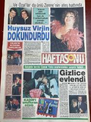 HAFTA SONU EXTRA GAZETESİ DOĞUM GÜNÜ HEDİYESİ  ( Turkish Newspaper ) - 28 OCAK 1993 - TAM TAKIM 16 SAYFADIR -Aziz Üstel-Nesli Özsoy-Huysuz Virjin-Turgut Özal-Semra Özal-Canan Yaka-Ergin Tanca-Kadir İnanır-Ajda Pekkan-Muazzez Ersoy-Lale Mansur-Fatoş Güney-Yılmaz Güney-Yaşar Pütün-Ruhsar Öcal-Ferhat Güzel-Özlem Türkad-Yüksel Uzel-Yonca Evcimik-Perran Kutman-Berhan Şimşek-Hülya Koçyiğit-İzzet Altınmeşe-Meral Konrat-Belgin Doruk Üstel’in zevk gecesini videoya çekmişler-Aziz’in aşkı satıldı-Nesli’nin cazibesine dayanamadı-Huysuz Virjin dokundurdu-Gizlice evlendi-Kadir’i unutturan adam-Ajda’ya yakışmayan borç-Agora’daki ünlüler-TBMM şarkıcısı-Hesap ver Lale Hanım-Yengemin namusuna kefilim-Nurseli’ye çifte oyun-AIDS kabusu-Burnunu yamulttular-Yeme de yanında yat-Enginar böreği-Kumral güllere veda-Bu da ‘zamlı felek’ Karikatür ismi: Alabora-Çizer: Latif Demir