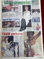 HAFTA SONU EXTRA GAZETESİ DOĞUM GÜNÜ HEDİYESİ  ( Turkish Newspaper ) - 28 OCAK 1993 - TAM TAKIM 16 SAYFADIR -Aziz Üstel-Nesli Özsoy-Huysuz Virjin-Turgut Özal-Semra Özal-Canan Yaka-Ergin Tanca-Kadir İnanır-Ajda Pekkan-Muazzez Ersoy-Lale Mansur-Fatoş Güney-Yılmaz Güney-Yaşar Pütün-Ruhsar Öcal-Ferhat Güzel-Özlem Türkad-Yüksel Uzel-Yonca Evcimik-Perran Kutman-Berhan Şimşek-Hülya Koçyiğit-İzzet Altınmeşe-Meral Konrat-Belgin Doruk Üstel’in zevk gecesini videoya çekmişler-Aziz’in aşkı satıldı-Nesli’nin cazibesine dayanamadı-Huysuz Virjin dokundurdu-Gizlice evlendi-Kadir’i unutturan adam-Ajda’ya yakışmayan borç-Agora’daki ünlüler-TBMM şarkıcısı-Hesap ver Lale Hanım-Yengemin namusuna kefilim-Nurseli’ye çifte oyun-AIDS kabusu-Burnunu yamulttular-Yeme de yanında yat-Enginar böreği-Kumral güllere veda-Bu da ‘zamlı felek’ Karikatür ismi: Alabora-Çizer: Latif Demir