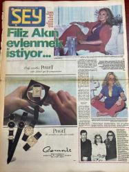 ŞEY HAFTALIK MAGAZİN GAZETESİ DOĞUM GÜNÜ HEDİYESİ  ( Turkish Newspaper ) - 30 EYLÜL 1980 - TAM TAKIM 12 SAYFADIR -Cüneyt Arkın-Christine Haydar-Filiz Akın-Türkan Tunca-Mine Ateş-Perihan Sözen-Nihal Vesile-Semra Türel-Nilgün Arman-Nuray Arzu-Alper Altınışık-Suna Bayram-Zerrin Şan-Gülay Alp-Annur Akkun-Yasemin Yıldız-Alev İpek-Müjgan Güngör-Mehmet Taneri-Gülgün Şans-Tülay Karaca-Mine Zeren-Fatoş Dönmez-Kenan Türkay-Figen Sezer-Nur Peri Tuğrul Yalım-Gülşen Bubikoğlu-Nebahat Çehre-Aydın Şener-Rıfat Arabay-Sevda Karaca-Yeşim Şerbetçi-Nil Burak-Sevda Ferdağ-Ayşe Karanfil-Yonca Evcimik-Güngör Bayrak-Aydemir Akbaş-Ali Kocatepe-Hülya Avşar-Hülya Koçyiğit-Ferdi Tayfur Cüneyt Arkın’a son ihtar-Arkın’ları perişan eden filmler-Filiz Akın evlenmek istiyor-İkinci anneliğe hazırlanıyor-Bu defa dikişi tutturdu-Ağabeyini yataktan kurtardı-Halhal’a bağlandılar şimdi düşman oldular-Tiyatro benim için özentidir-Yugoslavya’da aşkı buldu-Evlilikleri sahneye takıldı-Avrupa’da yaşıyor Türk sevgilisinden vazgeç