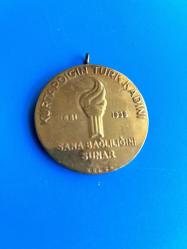 10 KASIM 1938 ATATÜRK KURTARDIĞIN TÜRK KADINI SANA BAĞLILIĞINI SUNAR MADALYONU