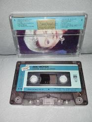 Kaset Zeki Müren gözlerin doğuyor gecelerime albümü. 1988 Kağıt Baskı. Orijinal. sorunsuz çalışıyor, koleksiyonluk