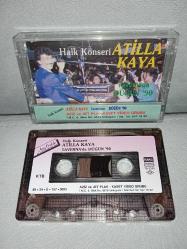 Kaset Atilla Kaya Halk konseri Tavernada Düğün 90 albümü. 1989 Kağıt Baskı. Orijinal. sorunsuz çalışıyor, tertemiz koleksiyonluk