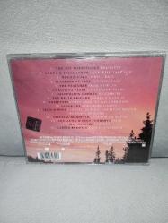 Cd Twilight breaking dawn part 1 soundtrack. Orijinal, Avrupa baskı. Disk 10 üzerinden 9.5 Sorunsuz çalışıyor. Koleksiyonluk