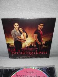 Cd Twilight breaking dawn part 1 soundtrack. Orijinal, Avrupa baskı. Disk 10 üzerinden 9.5 Sorunsuz çalışıyor. Koleksiyonluk