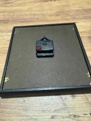 VİNTAGE JUNGHANS METAL GÖVDE AHŞAP ÇERÇEVELİ DUVAR SAATİ ÇALIŞIR DURUMDA  27x27 cm