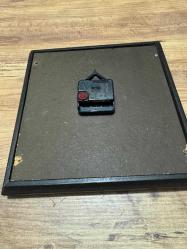 VİNTAGE JUNGHANS METAL GÖVDE AHŞAP ÇERÇEVELİ DUVAR SAATİ ÇALIŞIR DURUMDA  27x27 cm