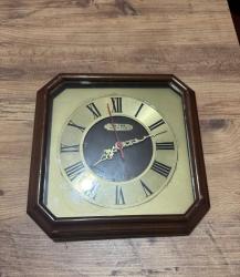 VİNTAGE SATAŞ KIENZLE ROMA RAKAMLI PİRİNÇ GÖVDELİ AHŞAP ÇERÇEVELİ DUVAR SAATİ ÇALIŞIR DURUMDA  29x29 cm