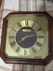 VİNTAGE SATAŞ KIENZLE ROMA RAKAMLI PİRİNÇ GÖVDELİ AHŞAP ÇERÇEVELİ DUVAR SAATİ ÇALIŞIR DURUMDA  29x29 cm