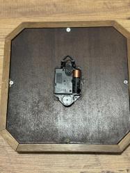 VİNTAGE SATAŞ KIENZLE ROMA RAKAMLI PİRİNÇ GÖVDELİ AHŞAP ÇERÇEVELİ DUVAR SAATİ ÇALIŞIR DURUMDA  29x29 cm