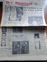 Hürriyet Gazetesi - Turkish Newspaper - 30 Kasım 1957 - Kıbrıs ve Türk İngiliz dostluğu - vatandaş zeytinyağı bol telaşı lüzum yok 2 kiloluk kutular 9 lira ilanı - Zirai kazançlardan bu sene vergi alınması muhtemel - güle güle istanbullular Dün yeni Elçi Fahrettin Kerim Gökay'ı isviçre'ye uğurladılar fotoğraf - Türkçe tangolar bestekarı Necip Celal dün vefat etti - Eisenhower istirahat için çiftliğine çekildi - Perihan Altındağ Sözeri Hamiyet Yüceses Sevim Tanürek Gönül Yazar Kazablanka'da - Migros Türk - Ava Gardner nihayet evleniyor mu fotoğraf - Fransız hükümeti cezayir'de ateş kesilmesini şart koştu - benim olacaksın çizen Faruk Geç - Zeki Müren'in okuduğu Geceler plağı çıkmıştır - milli takımımızı Dün Ankara'ya uğurladık fotoğraf - Sekiz aralıkta Ankara'da karşılaşacağımız Belçika Milli Takımı kadrosu tenkit ediliyor - Fenerbahçe Beykoz saat 14.00'da karşılaşıyor - Futbol Federasyonu reisi kim olacak - Real Madrid Avrupa kupası'nda 6-0 Galip - Kral Murşil'in hazinesi karikatür