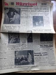 Hürriyet Gazetesi - Turkish Newspaper - 8 Mayıs 1955 - Amerika'dan yapılacak istikraz düşmesi müsait safhaya girdi - Adnan Menderes zagreb'deki bazı fabrikaları ziyaret etti fotoğraf - İngiltere kral kupası 100 bin seyirci önünde Wembley stadı'nda Newcastle United İle Manchester City arasında yapıldı fotoğraf - 350.000 esnaf vergi dışında bırakılıyor - Tedhişciler kıbrıs'taki Türk liderlere tehdit mektupları yağdırıyorlar - emekli binbaşı Şinasi Sükan ve Çavuş Mehmet Ergin Kore'de gösterdikleri yararlılıktan dolayı madalya aldılar fotoğraf - Elia Kazan çevirdiği filmleri beğenmiyor - muslukçular Ramazan faaliyetlerine başladılar - Atatürk kupası'nda Beşiktaş Galatasaray'ı dün 1 0 yendi - Adalet Vefa'yı 4 1 mağlup etti - ilkbahar konkuripik müsabakaları yapıldı - kendi kalemi ile Marilyn Monroe hayatının içyüzünü anlatıyor yazan Marilyn Monroe Yazı Dizisi - yepyeni bir hayat yaşayan Ana kraliçe prenses margaret'ı yanından hiç ayırmıyor - idamdan dört saat evvel filmi Bulvar sinemasında