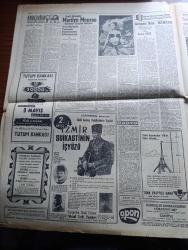 Hürriyet Gazetesi - Turkish Newspaper - 8 Mayıs 1955 - Amerika'dan yapılacak istikraz düşmesi müsait safhaya girdi - Adnan Menderes zagreb'deki bazı fabrikaları ziyaret etti fotoğraf - İngiltere kral kupası 100 bin seyirci önünde Wembley stadı'nda Newcastle United İle Manchester City arasında yapıldı fotoğraf - 350.000 esnaf vergi dışında bırakılıyor - Tedhişciler kıbrıs'taki Türk liderlere tehdit mektupları yağdırıyorlar - emekli binbaşı Şinasi Sükan ve Çavuş Mehmet Ergin Kore'de gösterdikleri yararlılıktan dolayı madalya aldılar fotoğraf - Elia Kazan çevirdiği filmleri beğenmiyor - muslukçular Ramazan faaliyetlerine başladılar - Atatürk kupası'nda Beşiktaş Galatasaray'ı dün 1 0 yendi - Adalet Vefa'yı 4 1 mağlup etti - ilkbahar konkuripik müsabakaları yapıldı - kendi kalemi ile Marilyn Monroe hayatının içyüzünü anlatıyor yazan Marilyn Monroe Yazı Dizisi - yepyeni bir hayat yaşayan Ana kraliçe prenses margaret'ı yanından hiç ayırmıyor - idamdan dört saat evvel filmi Bulvar sinemasında