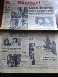 Hürriyet Gazetesi - 20 Nisan 1959 - Gizli yıkıcı faaliyetler ile savaş başlıyor - Kıbrıs'ta belediyeler işinde anlaşma oldu - o kadar olacak partilerin toplantıları hadiseli geçti fotoğraflar - küba'nın genç lideri Fidel Castro Amerika'da yeni hariciye vekili Christian Harter ile görüştü fotoğraf - 1959 Türkiye güzellik kraliçesi seçilen Figen Özgür fotoğraf - Prenses Margaret Katolik oluyor - Başvekil Adnan Menderes dün ispanya'dan ayrıldı - alışkanlık bolivya'da yeni bir ihtilal çıktı - ahlaksız vaiz Mehmet Pekaile tevkif edildi - çocuk bayramı hazırlıkları tamamlandı - kalbimin aradığı erkek yazan Oya Baydar Yazı Dizisi - Osmanlı tarihinin en büyük faciası Cem Sultan yazan Feridun Fazıl Tülbentçi Yazı Dizisi - Cezayir'deki belediye seçimleri kanlı oldu - Ordu takımımız Lüksemburg karşısında 5 2 galip fotoğraf - Fenerbahçe 3 Ankaragücü 2 - Beşiktaş 3 Hacettepe 0 Fotoğrafı - voleybol federasyon Kupası maçları - Demirspor Adaletle 0 0 berabere kaldı - Fatoş karikatür