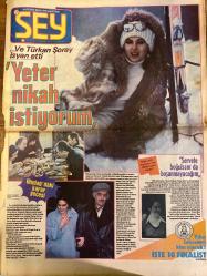 ŞEY HAFTALIK MAGAZİN GAZETESİ DOĞUM GÜNÜ HEDİYESİ  ( Turkish Newspaper ) - 3 ŞUBAT 1981 - TAM TAKIM 10 SAYFADIR -Türkan Şoray-Meri Adil-Gülden Karaböcek-Ayşe Tunalı-Hülya Süer-Gül Nur-Yüksel Uzel-Selma Güneri-Akın Uğurlu-Mine Soley-Ümit Tokcan-Huysuz Virjin-Serbülent Sultan-Şakir Öner-Suna Bayram-Atilla Atasoy-Seyda Ferdag-Hülya Işıl-Fatos Dönmez-Yaprak-Funda Fırat-Defne Yalnız-Emel Sayın-Ahmet Özhan-Süheyla Tezel-Ayhan Özgün-Rüçhan Çamay-Hülya Koçyiğit-Cemile Kutçin-Gülay Alpi-Gönül Kutlu-İzzet Altınmeşe-Nilüfer-Bülent Ersoy-Hülya Sözer-Orhan Gencebay-Sevim Tuna-Sami Gürel-Ayhan Göçer Yeter nikah istiyorum-Uludağ’daki karar gecesi-Servete boğulsam da boşanmayacağım-Günışığı görmeyen kadın-Övünüyor çalışıyor ve güveniyoruz-Ödül verilmez alınır-İstanbul gecelerinde caz esintileri-Fehim Paşa Konağı-Yılın sekreteri kim olacak-Badefa siyah gelinlik giyecek-Para tatlı geldi-Kimse korkum yok-Sevim Tuna’ya Amerikan yardımı geldi