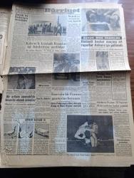 Hürriyet Gazetesi - Turkish Newspaper - 28 nisan 1955 - Gary Cooper Ve Greta Garbo fotoğraf - Diyarbakır'da bir kolordu ve 10 uçak haşerelerle harbe başlıyor - 750.000 dönümlük hububat ekili bir arazi parçası 2 gün müddetle insan ve hayvanlara tamamen kapalı bulunacak - Orgeneral Zekai Okan vazifesine yeniden başladı - mesken kredisi kuramızın altıncısında 20.000 lirayı Kadıköy'de Nesibe Kayaoğlu kazandı - komünizmin esir atom devleti - ecnebi havacılık şirketleri İstanbul'un merkez yaptılar - Güreş Federasyonu reisi Vehbi Emre Hüseyin Akbaş ve Hamit Kaplan'ı methetti - Akdeniz Kupası 30 Haziran 1956 tarihine kadar uzatıldı - Türkiye Mısır Davis Kupası karşılaşması - Kıbrıslı küstah Rumlar işi büsbütün azıttılar - Dünya sinemaskop filmlerinin en mükemmeli Arslan Yürekli Rişar Lale sinemasında - Karacaviran yazanlar İlhami Bilger ve Halil Tufan Yazı Dizisi - Kendi kalemi ile Marilyn Monroe fotoğraf - Alaaddin intikamı Taksim sinemasında - Türk dansözü Necla Ateş - Gripin