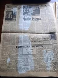 Hürriyet Gazetesi - Turkish Newspaper - 28 nisan 1955 - Gary Cooper Ve Greta Garbo fotoğraf - Diyarbakır'da bir kolordu ve 10 uçak haşerelerle harbe başlıyor - 750.000 dönümlük hububat ekili bir arazi parçası 2 gün müddetle insan ve hayvanlara tamamen kapalı bulunacak - Orgeneral Zekai Okan vazifesine yeniden başladı - mesken kredisi kuramızın altıncısında 20.000 lirayı Kadıköy'de Nesibe Kayaoğlu kazandı - komünizmin esir atom devleti - ecnebi havacılık şirketleri İstanbul'un merkez yaptılar - Güreş Federasyonu reisi Vehbi Emre Hüseyin Akbaş ve Hamit Kaplan'ı methetti - Akdeniz Kupası 30 Haziran 1956 tarihine kadar uzatıldı - Türkiye Mısır Davis Kupası karşılaşması - Kıbrıslı küstah Rumlar işi büsbütün azıttılar - Dünya sinemaskop filmlerinin en mükemmeli Arslan Yürekli Rişar Lale sinemasında - Karacaviran yazanlar İlhami Bilger ve Halil Tufan Yazı Dizisi - Kendi kalemi ile Marilyn Monroe fotoğraf - Alaaddin intikamı Taksim sinemasında - Türk dansözü Necla Ateş - Gripin