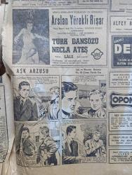 Hürriyet Gazetesi - Turkish Newspaper - 28 nisan 1955 - Gary Cooper Ve Greta Garbo fotoğraf - Diyarbakır'da bir kolordu ve 10 uçak haşerelerle harbe başlıyor - 750.000 dönümlük hububat ekili bir arazi parçası 2 gün müddetle insan ve hayvanlara tamamen kapalı bulunacak - Orgeneral Zekai Okan vazifesine yeniden başladı - mesken kredisi kuramızın altıncısında 20.000 lirayı Kadıköy'de Nesibe Kayaoğlu kazandı - komünizmin esir atom devleti - ecnebi havacılık şirketleri İstanbul'un merkez yaptılar - Güreş Federasyonu reisi Vehbi Emre Hüseyin Akbaş ve Hamit Kaplan'ı methetti - Akdeniz Kupası 30 Haziran 1956 tarihine kadar uzatıldı - Türkiye Mısır Davis Kupası karşılaşması - Kıbrıslı küstah Rumlar işi büsbütün azıttılar - Dünya sinemaskop filmlerinin en mükemmeli Arslan Yürekli Rişar Lale sinemasında - Karacaviran yazanlar İlhami Bilger ve Halil Tufan Yazı Dizisi - Kendi kalemi ile Marilyn Monroe fotoğraf - Alaaddin intikamı Taksim sinemasında - Türk dansözü Necla Ateş - Gripin