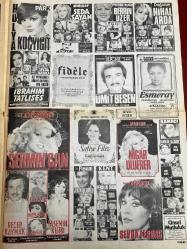 ŞEY HAFTALIK MAGAZİN GAZETESİ DOĞUM GÜNÜ HEDİYESİ  ( Turkish Newspaper ) - 28 ARALIK 1981 - TAM TAKIM 12 SAYFADIR -Orhan Gencebay-Emel Sayın-Seda Sayan-Berrin Özer-Nihal Arda-Hülya Koçyiğit-Zerrin Egeliler-Müjde Ar-Sevda Karaca-İbrahim Tatlıses-Safıye Filiz-Tamer Kafadar-Nigar Uluerer-Sermin Can-Alev Altın-Hülya Mıhçı-Kşengül Kaymak-Yasemin Kutsi-Akın Uğurlu-Perihan Onur-Aysel Cengiz-Tülin İzek-Güldez Tezcan-Sevda Ferdag-Feride Karaca-Seçil Heper-Ersen-Emel Sayın-Sevda Karaca-Kadir İnanır-Nigar Uluerer-Hülya Koçyiğit-Barbra Streisand-Tarkan-Sezen Aksu-Orhan Gencebay-Sophia Loren-Türkan Şoray-Leszek Kırça-Brigitte Bardot-Hümeyra-Richard Burton-Barış Manço-Ayşe Pekkan-Sibel Turnagöl-Aylin Urgal-Bilge Şan-Ömer Şan-Nigar Uluerer-Sami Günay-Şehika Burç -1982’de sizi neler bekliyor-Kral dairesinde büyük buluşma-Dostluğa patlayan şampanyalar-Kalpleri sizler için çarpıyordu-Ben fahişe değilim-Seçil Heper’e sahne izni çıktı-Ersen verem oldu-Emel Sayın üç ateş arasında-Sevda Karaca deri hastalığ