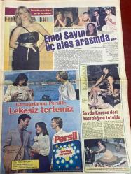 ŞEY HAFTALIK MAGAZİN GAZETESİ DOĞUM GÜNÜ HEDİYESİ  ( Turkish Newspaper ) - 28 ARALIK 1981 - TAM TAKIM 12 SAYFADIR -Orhan Gencebay-Emel Sayın-Seda Sayan-Berrin Özer-Nihal Arda-Hülya Koçyiğit-Zerrin Egeliler-Müjde Ar-Sevda Karaca-İbrahim Tatlıses-Safıye Filiz-Tamer Kafadar-Nigar Uluerer-Sermin Can-Alev Altın-Hülya Mıhçı-Kşengül Kaymak-Yasemin Kutsi-Akın Uğurlu-Perihan Onur-Aysel Cengiz-Tülin İzek-Güldez Tezcan-Sevda Ferdag-Feride Karaca-Seçil Heper-Ersen-Emel Sayın-Sevda Karaca-Kadir İnanır-Nigar Uluerer-Hülya Koçyiğit-Barbra Streisand-Tarkan-Sezen Aksu-Orhan Gencebay-Sophia Loren-Türkan Şoray-Leszek Kırça-Brigitte Bardot-Hümeyra-Richard Burton-Barış Manço-Ayşe Pekkan-Sibel Turnagöl-Aylin Urgal-Bilge Şan-Ömer Şan-Nigar Uluerer-Sami Günay-Şehika Burç -1982’de sizi neler bekliyor-Kral dairesinde büyük buluşma-Dostluğa patlayan şampanyalar-Kalpleri sizler için çarpıyordu-Ben fahişe değilim-Seçil Heper’e sahne izni çıktı-Ersen verem oldu-Emel Sayın üç ateş arasında-Sevda Karaca deri hastalığ