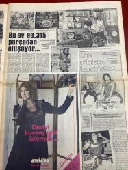 ŞEY HAFTALIK MAGAZİN GAZETESİ DOĞUM GÜNÜ HEDİYESİ  ( Turkish Newspaper ) - 28 ARALIK 1981 - TAM TAKIM 12 SAYFADIR -Orhan Gencebay-Emel Sayın-Seda Sayan-Berrin Özer-Nihal Arda-Hülya Koçyiğit-Zerrin Egeliler-Müjde Ar-Sevda Karaca-İbrahim Tatlıses-Safıye Filiz-Tamer Kafadar-Nigar Uluerer-Sermin Can-Alev Altın-Hülya Mıhçı-Kşengül Kaymak-Yasemin Kutsi-Akın Uğurlu-Perihan Onur-Aysel Cengiz-Tülin İzek-Güldez Tezcan-Sevda Ferdag-Feride Karaca-Seçil Heper-Ersen-Emel Sayın-Sevda Karaca-Kadir İnanır-Nigar Uluerer-Hülya Koçyiğit-Barbra Streisand-Tarkan-Sezen Aksu-Orhan Gencebay-Sophia Loren-Türkan Şoray-Leszek Kırça-Brigitte Bardot-Hümeyra-Richard Burton-Barış Manço-Ayşe Pekkan-Sibel Turnagöl-Aylin Urgal-Bilge Şan-Ömer Şan-Nigar Uluerer-Sami Günay-Şehika Burç -1982’de sizi neler bekliyor-Kral dairesinde büyük buluşma-Dostluğa patlayan şampanyalar-Kalpleri sizler için çarpıyordu-Ben fahişe değilim-Seçil Heper’e sahne izni çıktı-Ersen verem oldu-Emel Sayın üç ateş arasında-Sevda Karaca deri hastalığ