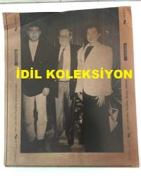 ÇALIŞMA ve SOSYAL GÜVENLİK ESKİ BAKANI AYDIN GÜVEN GÜRKAN'IN ORİJİNAL AJANS-BASIN FOTOĞRAFI (KAĞIT BASKI) - 24 x 20 cm EBADINDA - AYDIN GÜVEN GÜRKAN, 1986 TÜRKİYE GÜZELLİK KRALİÇESİ MANKEN MELTEM DOĞANAY'LA BİRLİKTE POZ VERİRKEN ÇEKİLMİŞ BİR KARE