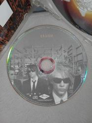 Cd Bonjovi Bon Jovi Crush albümü. Orijinal 2000 Avrupa baskı. Dinlemeyi etkilemeyen çizikler var. sorunsuz çalışıyor koleksiyonluk