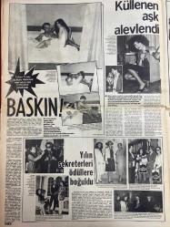 ŞEY HAFTALIK MAGAZİN GAZETESİ DOĞUM GÜNÜ HEDİYESİ  ( Turkish Newspaper ) - 6 NİSAN 1981 - TAM TAKIM 10 SAYFADIR -Emel Sayın-Seyyal Taner-Bülent Ersoy-Mustafa Sağyaşar-Mediha Kıran-Akın Uğurlu-Defne Yalnız-Sermin Can-Asu Maralman-Çetin Alp-Sevda Alpay-Safiye Ünal-Nedret Selçuker-Asuman Bendas-Zarife Seba-Mehtap Ar-Gülcan Yılmaz-Meral Elgin-Nilgün Altınel-Nesli Tilmaci-Nese Alkan-Mehlika Kenter-Osman Y. Dereli-Bal Kardeşler-Semra Türel-Müjdat Gezen-Perran Kutman-Gülsen Tuncer-Gaye Artun-Mehmet Güçlü-Muhterem Nur-Rıfat Bilsen-Gülistan Sayın-Cilem-Serpil Çakmaklı-Oya Aydoğan-Tayfun Gömmen-Erhan Tunay-Hale Hanzade-Nazan Soray-Eşref Kolçak-Aydoğan Ersöz Emel Sayın’a hamilelik yakıştı-Olursa ikiz olsun-Benim kızım daha çocuktur-Seyyal Taner’i yıkan sonuç 1 yıllık ömrü kaldı-Tıbba sığınıyorum-Peçenin ardındaki gerçek-Benzeteni benzeteceğim-Resepsiyon evliliği şans getirdi-Güzelliğin bilimi-Çabuk pes etti-Baskın-Küllenen aşk alevlendi-Yılın sekreterleri ödüllere boğuldu-Son ümidi jogging-Arabes