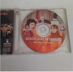 VCD BENİM GİBİ SEVENLER. FERDİ TAYFUR - ITIR ESEN. ORİJİNAL ALPARSLAN YAPIM. 2 DİSK. İYİ DURUMDA. SORUNSUZ ÇALIŞIYOR. KOLEKSİYONLUK
