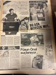 ŞEY HAFTALIK MAGAZİN GAZETESİ DOĞUM GÜNÜ HEDİYESİ  ( Turkish Newspaper ) - 1 KASIM 1982 - TAM TAKIM 12 SAYFADIR -Yasemin Kutsi-Ferdi Tayfur-Necla Nazır-Zafir Seba-Hayal Devran-Füsun Önal-Yüksel Üzel-Ercan Turgut-Gülşen Bubikoğlu-Cihan Ünal-Türkan Şoray-Hülya Koçyiğit-Fatma Girik-Oya Aydoğan-İbrahim Tatlıses-Gönül Akkor-Perihan Savaş-Misafir Tezcan-Müjdat Gezen-Nurhan Tokcan-Egemen Bostancı-Seda Sayan-Deniz Erkanat-Nilgün Altınel-Rıza Silahlıpoda-Zati Sungur-Zeki Çetin-Cikita-Mine Soley-Kibariye Bu adamı Yasemin Kutsi öldürdü-Böyle olacağını sanki içime doğmuştu-Uzun süre hayır dedim ama dinletemedim-Ohh… Mis gibi-Gacılar beyaz sabun neyiniz yetmiyor-Yerli malı yurdun malı her Türk onu kullanmalı-Yüksel Üzel’i yoldan döndürdüler-Dertlerini Anadolu’da unutacak-Ercan Turgut çıkış yolunu buldu-Etle tırnak oldular-Necla’dan çocuğum olsun istiyorum-Bu aşk bitecek mi-Öyle bir dünya ki-Füsun Önal suçlanıyor-Kışa Derimod’la merhaba dedik-Gülşen Bubikoğlu da siyayı Cihan Ünal’da buldu-Fatma Giri