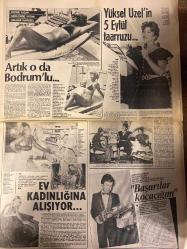 ŞEY HAFTALIK MAGAZİN GAZETESİ DOĞUM GÜNÜ HEDİYESİ  ( Turkish Newspaper ) - 30 AĞUSTOS 1982 - TAM TAKIM 12 SAYFADIR -Barış manço-Yüksel Uzel-Ahmet Özhan-Savaş eşici-Kadir İnanır-Ahu Tuğba-Emel Sayın-Bedia Akartürk-Senay Düdek-İbrahim Tatlıses-Samime Sanay-Sezen Aksu-Belkıs Akkale-Necla Nazır-Mine Koşan-Müjde Ar-Müjdat Gezen-Perran Kutman-Mehtap Ar-A. Rıza Gündoğdu-Hülya Süer-Zerrin Özer-Seyyal Taner-Arif Şentürk-Funda Akarı-Uğur Böcekleri-Hüsamettin Subaşı-Seyhan Tutu-Nur Yoldaş-Mahmut Tuncer-Azra Balkan-Işıl Yücesoy-Enis Fosforoğlu-Nurhan Damcıoğlu-Balarısı Özdemir-İlhan Daner-Osman Yağmurdereli-Tolga Han-Sevda Ferdağ-Atilla Yelken-Zerrin-Nil Burak-Sibel Egemen-Neşe Karaböcek-Ümit Besen-Erkin Koray-Sevil Büdeü-Seda-Rıfat Ababay-Kainat Barkan Pajonk Oooo Bu ne aşk-Sanat diye diye-Kadir İnanır’ın başını döndüren sahneler-Batı müziğinde ben de varım-Fuar öncesi son cümbüş-Bu kadınlar Türk halk müziğine yakışmıyor-Hüzünlü nikah-Aşk gemisinde ikinci balayı-Ajda Pekkan-Sevda Ferdağ