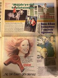ŞEY HAFTALIK MAGAZİN GAZETESİ DOĞUM GÜNÜ HEDİYESİ  ( Turkish Newspaper ) - 31 MAYIS 1982 - TAM TAKIM 12 SAYFADIR -Nükhet Duru ve kayıp annesi-Kibariye-Osman Kavran-Muzaffer Özpınar-Seyhan Tütün - Sami Erbay - Ayşe Tunalı - Müjde Ar - Aylin Urgal - Aynur Akar - İbrahim Tatlıses - Seda Sayan - Deniz Erkanat - Zeki Onur - Beyza Başar - Lale Alkan - Mürgül - Zeycan Şan - Gülistan Sayın - Akın Uğurlu - Kenan Temiz - Ziya Taşkent - Romalı Perihan - Nermin Ergenç - Fatoş Tuçe - Cansel Güngör - Nükhet Duru - Ersan Erdura - Huysuz Virjin - Hülya Süer - Nazan Şoray - Neco - Selma Güneri - Zerrin Özer - Cemile Kutgun - Güner Ümit - Arif Alaşan - Funda Köseoğlu - Feryal - Nilüfer Kurgun - Ferdi Atak - Serku Sezgin - Nesrin - Seher - Selma Güneri - Fikret Hakan - Mehlika Kenter - Müşfik Kenter - Biricik - Ümit Ögütçü - Şems İnkaya