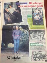 ŞEY HAFTALIK MAGAZİN GAZETESİ DOĞUM GÜNÜ HEDİYESİ  ( Turkish Newspaper ) - 6 EYLÜL 1982 - TAM TAKIM 12 SAYFADIR - Şarkı sözü yarışması sonuçlandı-Orhan Gencebay-Ahmet Selçuk İlkan-Coşkun Sabah-Cengiz Tekin-Ayhan Göncer-Semra İnanç-Eıfat Ababay-Şakir Eczacıbaşı-Hüner Coşkuner-Gülden Karaböcek-Serpil Çakmaklı-Kadir İnanır-Filiz Akın-Sevim Emre-Orhan Gencebay-Fatma Girik-Günay Girik-Ajda Pekkan-Nükhet Duru-Coşkun Göğen-Ferdi Tayfur-Necla Nazır-Huysuz Virjin-Nazan Şoray-Mine Mutlu-Güzide Kasacı Karaböcek ailesinin yüzkarası-Gülden Karaböcek şimdi de bu şoförle basıldı-Oğlumuzu kirli aşkına alet etti-Öfkeli koca kin kusuyor-Etme bulma dünyası-Aşka doymayan Serpil Çakmaklı-Ölmeden önce çılgınca sevişti-Korkmayın Kadir İnanır yaşıyor-Bu yatırım kime?-Nikah yine ertelendi-Oh nihayet sıra kardeşine geldi-Ajda ablalarıyla küçükler bayram yaptı-Nükhet Duru kaçtı-Ayıp ettin Coşkun-Bir zamanlar kartaldı-Fuarın gediklisi-Özal’dan sonra Barış da Kuveyt yolcusu-Bayan Sultan-ı Yegah sınıfta kaldı-Sezen
