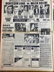ŞEY HAFTALIK MAGAZİN GAZETESİ DOĞUM GÜNÜ HEDİYESİ  ( Turkish Newspaper ) - 7 HAZİRAN 1982 - TAM TAKIM 12 SAYFADIR -Huysuz Virjin-Nükhet Duru-Ayten Gökçer-Füsun Önal-Gülistan Okan-Ercan Turgut-Esin Engin-Selda Bağcan-Neco-Güzin Gürman-İbrahim Özoral-Necla Nazır-Yılmaz Güney-Türkan Şoray-Nükhet Duru-Ersan Erdura-Huysuz Virjin-Hülya Süer-Nazan Şoray-Neco-Selma Güneri-Zerrin Özer-Cihan Ünal-Nazlı Kuruoğlu-Sevda Karaca-Eyüp Sultan-Nilüfer  İşte uyuşturucunun acı sonu-Necla Nazır tanınmaz halde-Dehşete düşüren kriz-Morfinmanlara ibret olsun-Fenerbahçeli taraftarlar öfke içinde-Bu kadınlar hesap vermeli-Cannes’da son tango-Vatansız Yılmaz Güney var-Asırlık elden mutluluk aldı-Türkan Şoray politikaya yenildiğini açığa çıktı-TV Romalı’ya hayır dedi-Ortopedik yatak-Muhteşem dans ve müzik şöleni-Ankara finalistleri belli oldu-Türk müziğinde Nükhet Duru-Hülya Koçyiğit de yatağa girdi-Balerin Nazlı Kuruoğlu Avrupa’nın en güzeli olmak için yarışacak-Yeni evde yine nikah bekliyor-Nilüfer iğneli fıçıy