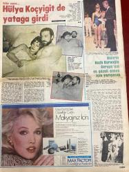 ŞEY HAFTALIK MAGAZİN GAZETESİ DOĞUM GÜNÜ HEDİYESİ  ( Turkish Newspaper ) - 7 HAZİRAN 1982 - TAM TAKIM 12 SAYFADIR -Huysuz Virjin-Nükhet Duru-Ayten Gökçer-Füsun Önal-Gülistan Okan-Ercan Turgut-Esin Engin-Selda Bağcan-Neco-Güzin Gürman-İbrahim Özoral-Necla Nazır-Yılmaz Güney-Türkan Şoray-Nükhet Duru-Ersan Erdura-Huysuz Virjin-Hülya Süer-Nazan Şoray-Neco-Selma Güneri-Zerrin Özer-Cihan Ünal-Nazlı Kuruoğlu-Sevda Karaca-Eyüp Sultan-Nilüfer  İşte uyuşturucunun acı sonu-Necla Nazır tanınmaz halde-Dehşete düşüren kriz-Morfinmanlara ibret olsun-Fenerbahçeli taraftarlar öfke içinde-Bu kadınlar hesap vermeli-Cannes’da son tango-Vatansız Yılmaz Güney var-Asırlık elden mutluluk aldı-Türkan Şoray politikaya yenildiğini açığa çıktı-TV Romalı’ya hayır dedi-Ortopedik yatak-Muhteşem dans ve müzik şöleni-Ankara finalistleri belli oldu-Türk müziğinde Nükhet Duru-Hülya Koçyiğit de yatağa girdi-Balerin Nazlı Kuruoğlu Avrupa’nın en güzeli olmak için yarışacak-Yeni evde yine nikah bekliyor-Nilüfer iğneli fıçıy