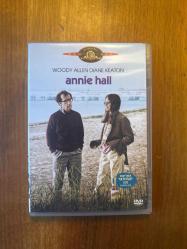Annie Hall - DVD 1977 / Yönetmen: Woody Allen Oyuncular:Woody Allen, Diane Keaton (Oscar Ödülü ''En İyi Film'' 1977)