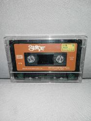 Kaset Sezen Aksu Serçe albümü. Orijinal 1986 Kağıt Baskı. Kartoneti yok. Kaset tertemiz sorunsuz çalışıyor.