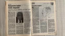 2000 İKİBİN’E DOĞRU AKTÜALİTE DERGİSİ – SAYI 27 – 26 HAZİRAN 1988 – 64 SAYFA EVREN-URUG ÇELİŞMESİNİN KÖKENİ – BÖLGELER, LİDERLER, İSİMLER – MAFYANIN ÜLKÜCÜ MANGALARI – SİLAHLI GÖSTERİLER – MHP’LİLERİN YARGIYLA İMTİHANI – SİYASİ ŞİDDETİN YENİ YÜZÜ – ANAP’TA KOLTUK SAVAŞI – SİYASİ PARTİLERDE KADRO KAYMASI – SİYASİ PARTİLERDE İÇ ÇEKİŞME – SİYASİ PARTİLERDE İSTİFA DALGASI – SİYASİ PARTİLERDE YENİ İTTİFAKLAR – SİYASİ PARTİLERDE YENİ STRATEJİLER – SİYASİ PARTİLERDE YENİ YÜZLER – SİYASİ PARTİLERDE YENİ HEDEFLER – SİYASİ PARTİLERDE YENİ DİL - DOĞU PERİNÇEK – NAZIM HİKMET – CEMAL SÜREYA – NECATİ CUMALI – SEMİH POROY – SONER YALÇIN – TURGUT ÖZAL – KENAN EVREN – ADNAN URUG – ERDOĞAN BOZOK – HÜSEYİN BÜLBÜL – HALİL BERKTAY – SERHAN BOLLUK – NEYYİR KALAYCIOĞLU – SÜLEY PERİNÇEK – ASAF GÜVEN AKSEL – ROZERİN DOĞAN – ALİ KARŞILAYAN – DENİZ KAVUKÇUOĞLU – TUNCA ARSLAN – GÜLDEN AYDIN – SEVİL BASTÜRK – ASUMAN BAYRAK – AYŞE BENGİ – TÜRKAN DEMİR – TAKİ DOĞAN – SABİHA ERDEM – KAMİL ERDOĞDU – ALİ HASDEMİR – HÜR