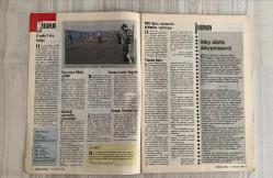 2000 İKİBİN’E DOĞRU AKTÜALİTE DERGİSİ – SAYI 25 – 17 TEMMUZ 1988 – 64 SAYFA VAKIFLARA SUÇÜSTÜ: HALI MAFYASI CAMİLERDE – HALI TİCARETİNDE KİRLİ AĞLAR – CAMİLERDEKİ VAKIF HALILARI NASIL KAYBOLDU? – TÜRKİYE’DE YAHUDİ OLMAK – İLAÇ ABD’DEN 20 KAT PAHALI – TGS SÖZLEŞMESİ: YOKSULA KABAK ÇIKTI – PKK’NIN CENAZELERİ AİLELERİNE VERİLMİYOR – KORUCU KAZMI KAÇIRDI – SUÇUMUZ SİİRTLİ OLMAK MI? – CENGİZ ÇÖZÜNKAYA’YI KAYBETTİK – HALIYI SİLAHLA DOKUYAMAZSINIZ – KADINLARIN GÜNLÜK YAŞAMI – 16. İSTANBUL FESTİVALİ: MÜZİĞİN KADINLARI – KÜLTÜR–SANAT – SEMİH POROY – CEMAL SÜREYA – KAPAK – TÜRKİYE – DÜNYA – TOPLUM – YAZI VE ÇİZGİLERLE  CENGİZ ÇÖZÜNKAYA – DOĞU PERİNÇEK – NECATİ CUMALI – SEMİH POROY – CEMAL SÜREYA – MELİH CEVDET ANDAY – ŞAHAP BALCIOĞLU – NİHAT BEHRAM – HALİL BERKTAY – HÜSEYİN BÜLBÜL – SERHAN BOLLUK – NEYYİR KALAYCIOĞLU – SÜLEY PERİNÇEK – ASAF GÜVEN AKSEL – ROZERİN DOĞAN – ALİ KARŞILAYAN – DENİZ KAVUKÇUOĞLU – TUNCA ARSLAN – GÜLDEN AYDIN – SEVİL BASTÜRK – ASUMAN BAYRAK – AYŞE BENGİ – TÜRKAN DEMİR –