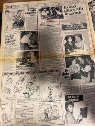 ŞEY HAFTALIK MAGAZİN GAZETESİ DOĞUM GÜNÜ HEDİYESİ  ( Turkish Newspaper ) - 5 EYLÜL 1983 - TAM TAKIM 12 SAYFADIR - Selma Güneri-El kızı düşeş attı kazandı-Ayten Gökçer röportajı- Yaprak Özdemiroğlu-Osman Topoğlu-Türker İnanoğlu-Tülay Gökhan-Hülya Avşar-Kadir İnanır-Hülya Avşar-Ahu Tuğba-Seda Sayan-Muazzez Ersoy-Sevim Emre-Ajrın Delis-Menekşe Uçak-Nilgün Arman-Erçüment Batanay-Akın Uğurlu-Aysel Cengiz-Saime Sara-Yeşim Nur-Kerman Kara-Mehtap Derin-Sema Sayın-Aldo-Dilek-Müjde Ar-Napolyon-Yüksel Uzel-Aydan Gencer-Zerrin Özer-Murat-Barış Manço-Feri Cansel-Cihan Ünal-Müjdat Gezen-Yahya Kemal Beyatlı-Hüseyin Ünal-Yaprak’ın Maskesi Düştü-Masum Yüz Öfke Kusuyor-Gocunacak Ne Var-Bu Gidişin Sonu Yok-Kadir İnanır Çarpıldı-Bu Beraberlik Korku Veriyor-Taçsız Krala Taçsız Kraliçe-Avuçlarını Yaladılar-Hersey Üç Ayda Oldu Bitti-Benzen Buluştu-Yeni Bir Atılımın Sevinci-Polonezköy’ünde Artık Telefonu Var-Sünnetlerden Komisyon Olsa İdi-Müjde Ar Napolyon’a Ters Düştü-Yüksel Uzel- Feri Cansel öldürüldü