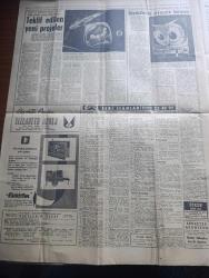 Hürriyet Gazetesi - Turkish Newspaper - 20 Aralık 1960 - Peter Zoraniç tankerindeki müthiş infilak etrafı sarstı fotoğraf - boğazda birçok evlerin camları kırıldı korkunç bir şekilde yayılan yangın güçlükle önlendi - biri Amerika'da biri de Almanya vuku bulan Asrın en büyük hava faciası fotoğraf - Peter Zoraniç tankeri denizi de yaktı fotoğraf - Yüksek Seçim kurulu Başkanı Recai Seçkin - yeraltındaki sularda kayda tabi tutulacak - yassıada'daki sanıklar birer kazazede imiş - yazışmalar öz Türkçe olacak - Behiye Aksoy'un yeni okuduğu plaklar Şençalarda - Necla Engin Çin pavyonunda - Ayşecik şeytan geçti başrolde Zeynep Değirmencioğlu Eşref Kolçak Belgin Doruk Hulusi Kentmen yeni melek ve İnci sinemasında - büyücüler de siyasete karışıyor - Sevim Şenöz'ün yeni okuduğu plak Şençalarda - Fenerbahçe Beşiktaşla pazar günü karşılaşıyor - Galatasaray Kulübü Dün bir bayram günü yaşadı - Fenerbahçe umumi kaptanı Niyazi Sel dün istifa etti -  Metin Oktay fotoğraf