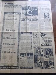 Hürriyet Gazetesi - Turkish Newspaper - 16 Ocak 1961 - yeni partiler başsız kalan Demokrat Partililere kur yapıyorlar - Fahrettin Kerim Gökay siyasi faaliyet için partilerin olgunlaşmasını ve gelişmesini bekleyecek - sosyal imkanlar ve grev hakkı - eğitim Savaşı'nda yeni bir adım genç analarla ak saçlı nineler okula gidiyor fotoğraf - Enosisçi Rumlar Kıbrıs'ta kanlı hadiseler çıkardılar - bazı sanayi müesseseleri yeni bir birlik kurdular - gümüş motor fabrikasından Necmettin Erbakan kurulan birlik toplantısında fotoğraf - Turhan Feyzioğlu Başbakan yardımcısı oluyor - Yedi Şimşek filmi küçük emek sinemasında - meşhur armatör Onassis şöhretli Maria Callas için Monte Carlo operasında bir salon yaptırıyor - Elizabeth Taylor'a kleopatra'dan sonra Safo rolü teklif edildi - Türk sinemasının en çok sevilen yıldızı Ahmet Tarık Tekçe turneye çıkıyor fotoğraf - Fenerbahçe Altınordu'yu 4-0 yendi Fotoğraf - Beşiktaş 1 Gençlerbirliği 1 - Atatürk kır koşusunu Şükrü Saban kazandı - Chevrolet ve Opel