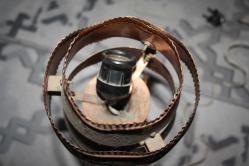 MÜKEMMEL GÜZELLİKTE TAMAMIYLA ORJİNAL BAKIRDAN YAPILMIS FULL EL İŞİ İŞLEMELİ ABAJUR (ANAHTARLIK KOLİSİ