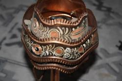 MÜKEMMEL GÜZELLİKTE TAMAMIYLA ORJİNAL BAKIRDAN YAPILMIS FULL EL İŞİ İŞLEMELİ ABAJUR (ANAHTARLIK KOLİSİ