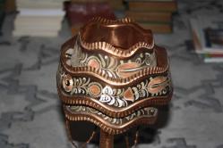 MÜKEMMEL GÜZELLİKTE TAMAMIYLA ORJİNAL BAKIRDAN YAPILMIS FULL EL İŞİ İŞLEMELİ ABAJUR (ANAHTARLIK KOLİSİ