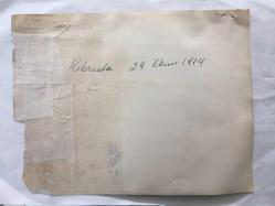 KIBRIS BARIŞ HAREKATI DÖNEMİNDEN ORİJİNAL FOTOĞRAFI (RESTORASYONLU - AÇIKLAMAYI OKUYUNUZ) - 24 x 18 cm EBADINDA - KIBRIS'TA YAPILAN 29 EKİM KUTLAMALARINDA GEÇİT TÖRENİNE KATILAN GAZİLER ve ''BARIŞ İÇİN SAVAŞ. KARAOĞLAN'' POSTERİ, 29 EKİM 1974