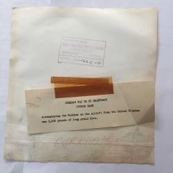 KIBRIS BARIŞ HAREKATI DÖNEMİNDEN ORİJİNAL BÜYÜK BOY FOTOĞRAFI (AÇIKLAMAYI OKUYUNUZ) - 21 x 20 cm EBADINDA - SAVAŞ SÜRECİNDE BÖLGEYE GELEN GURKA ASKERLERİNİN PİRİNÇ ÇUVALLARI TAŞIDIKLARI ANLARDAN BİR KARE