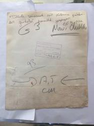 KIBRIS BARIŞ HAREKATI DÖNEMİNDEN ORİJİNAL BÜYÜK BOY FOTOĞRAFI (AÇIKLAMAYI OKUYUNUZ) - 23 x 20 cm EBADINDA - SAVAŞ SÜRECİNDE BÖLGEYE GELEN GURKA ASKERLERİNİN PİRİNÇ ÇUVALLARI TAŞIDIKLARI ANLARDAN BİR KARE